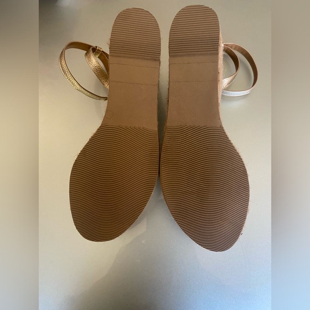 Nataly Mendez Elegant Gold Wedge Sandals.New store model - Picture 5 of 7